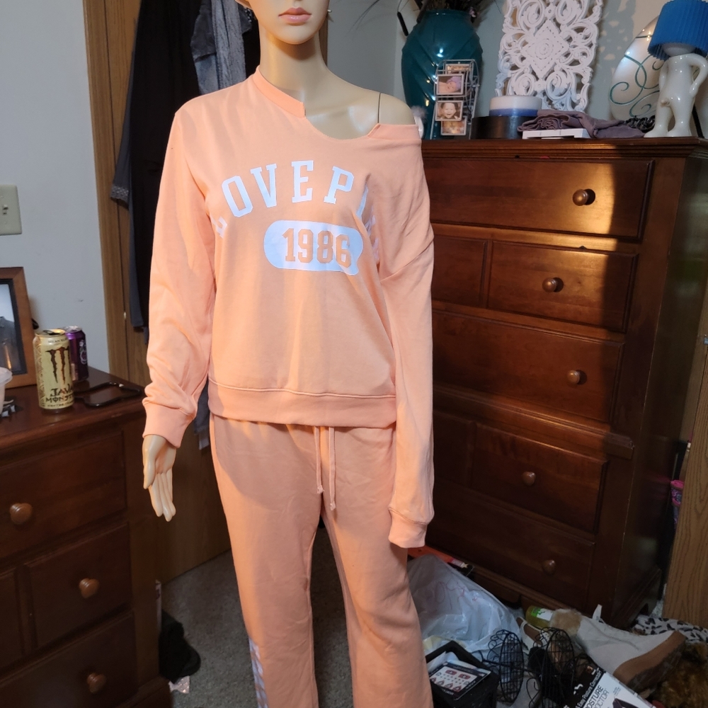 VS PINK outfit